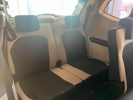 2023-Renault-Triber-10-Intens-Auto_9