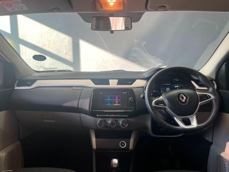 2023-Renault-Triber-10-Intens-Auto_11
