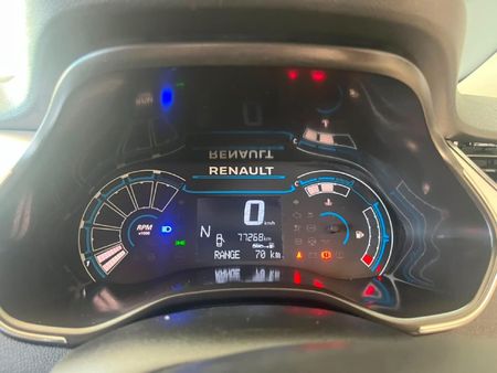 2023-Renault-Triber-10-Intens-Auto_12