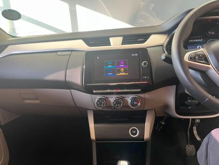 2023-Renault-Triber-10-Intens-Auto_14