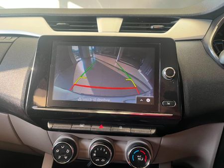 2023-Renault-Triber-10-Intens-Auto_17