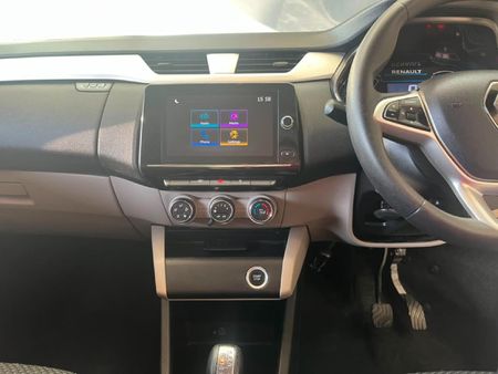 2023-Renault-Triber-10-Intens-Auto_18