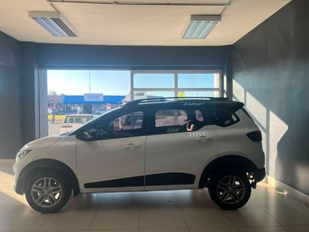 2023-Renault-Triber-10-Intens-Auto_2