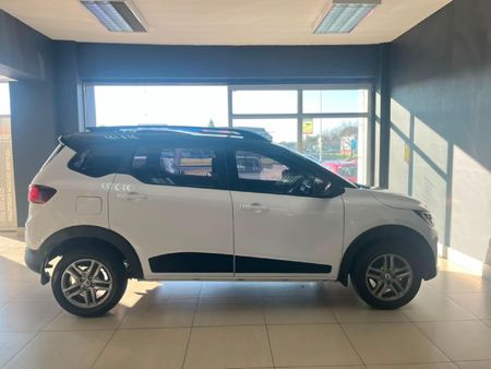 2023-Renault-Triber-10-Intens-Auto_4
