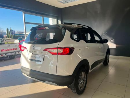 2023-Renault-Triber-10-Intens-Auto_5