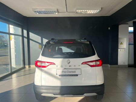 2023-Renault-Triber-10-Intens-Auto_6