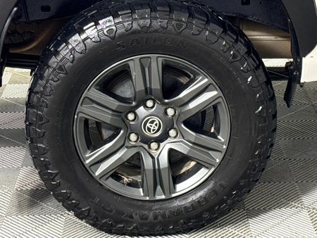 2022-Toyota-Hilux-24-GD-6-Raised-Body-Raider-Auto-Extended-Cab_6