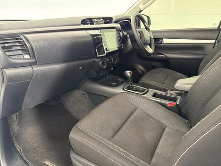 2023-Toyota-Hilux-24-GD-6-Raised-Body-Raider-Auto-Double-Cab_8
