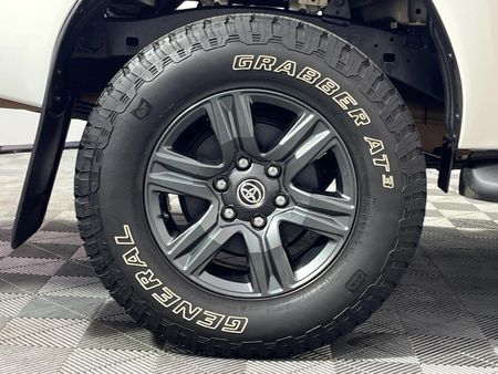 2024-Toyota-Hilux-28-GD-6-Raised-Body-Raider-Auto-Double-Cab_7