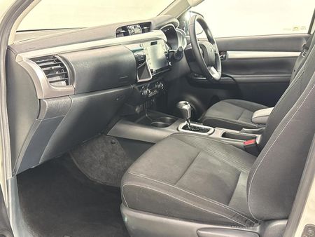 2024-Toyota-Hilux-28-GD-6-Raised-Body-Raider-Auto-Double-Cab_8