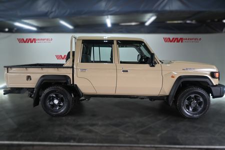 2024-Toyota-Land-Cruiser-79-28-GD-6-Auto-Double-Cab_2