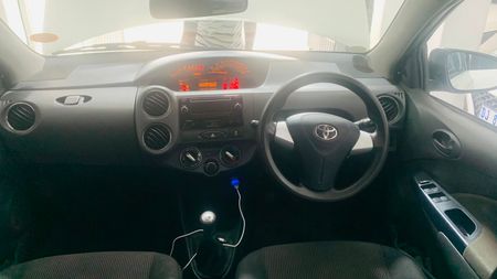 2018-Toyota-Etios-15-XS-5-dr-Petrol-Manual_12