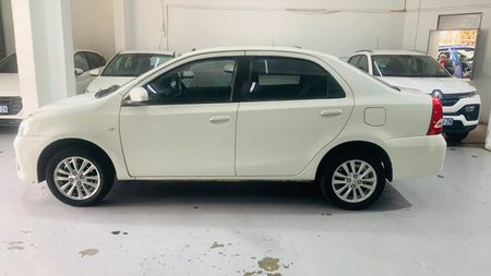 2018-Toyota-Etios-15-XS-5-dr-Petrol-Manual_4