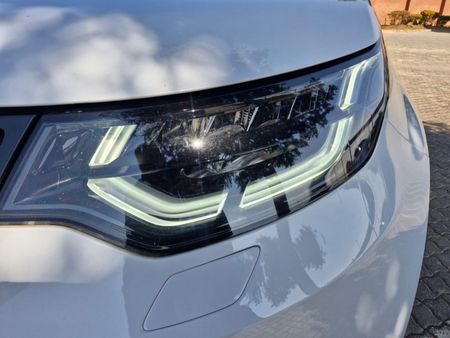 2018-Land-Rover-Discovery-20-SE_12