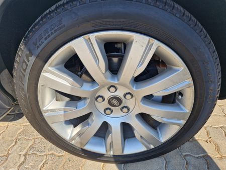 2018-Land-Rover-Discovery-20-SE_13