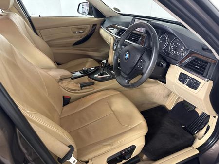 2012-BMW-3-Series-320i-Auto_9