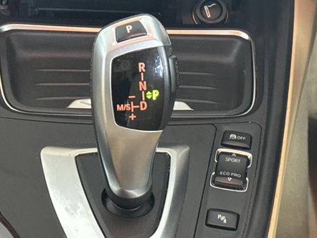 2012-BMW-3-Series-320i-Auto_10