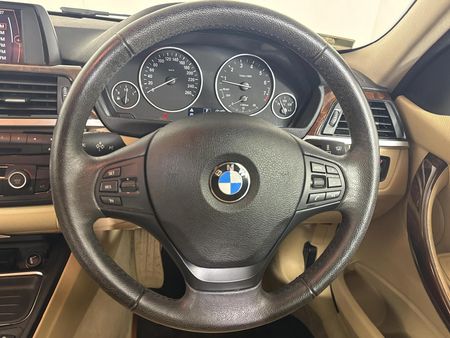 2012-BMW-3-Series-320i-Auto_12