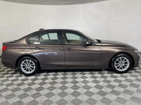 2012-BMW-3-Series-320i-Auto_17
