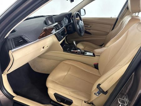 2012-BMW-3-Series-320i-Auto_8