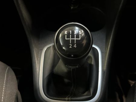 2020-Volkswagen-Polo-Vivo-16-Maxx-5-dr_10