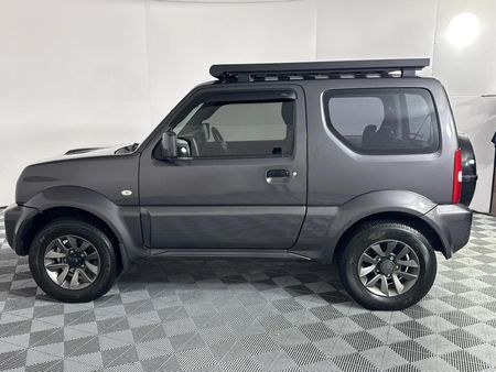 2017-Suzuki-Jimny-13_16