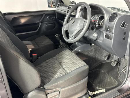 2017-Suzuki-Jimny-13_7