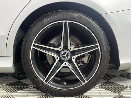 2017-Mercedes-Benz-C-Class-C-180-AMG-Line-Auto_4