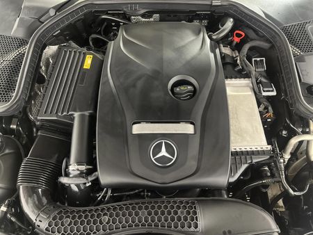 2017-Mercedes-Benz-C-Class-C-180-AMG-Line-Auto_8