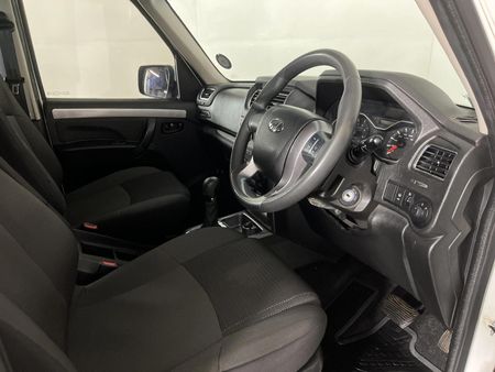 2024-Mahindra-Pik-Up-22-mHawk-S6-Karoo-Auto-Double-Cab_8