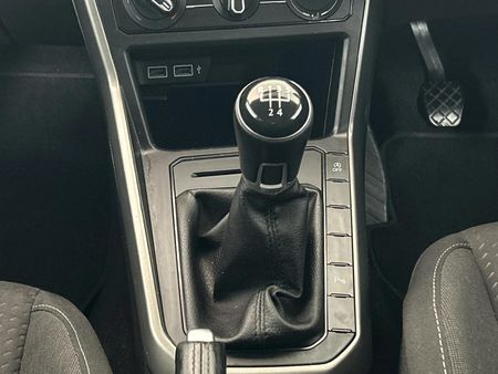 2019-Volkswagen-Polo-10-TSI-Comfortline_10