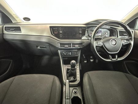 2019-Volkswagen-Polo-10-TSI-Comfortline_1