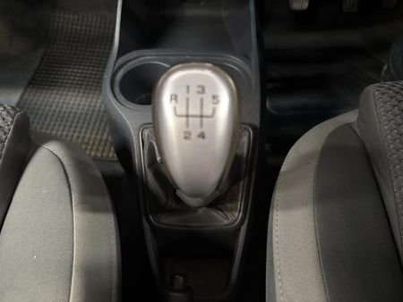 2015-Chevrolet-Utility-14-AC_8