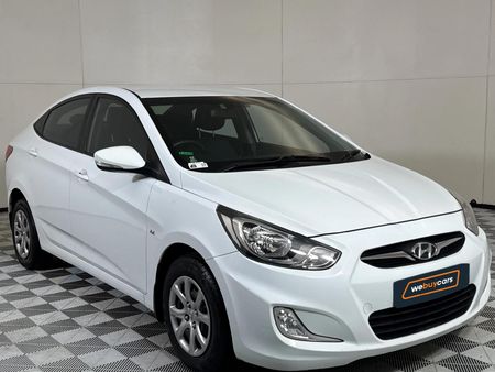 2012-Hyundai-Accent-16-GLS-Fluid-Auto_14