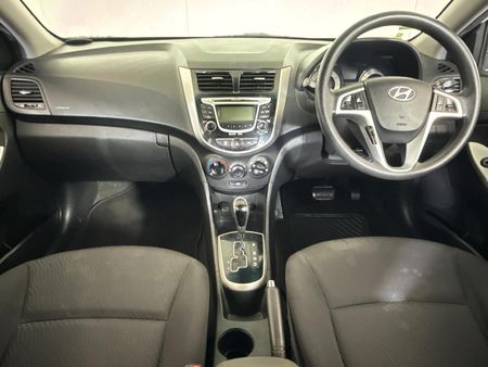 2012-Hyundai-Accent-16-GLS-Fluid-Auto_1