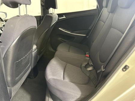 2012-Hyundai-Accent-16-GLS-Fluid-Auto_3