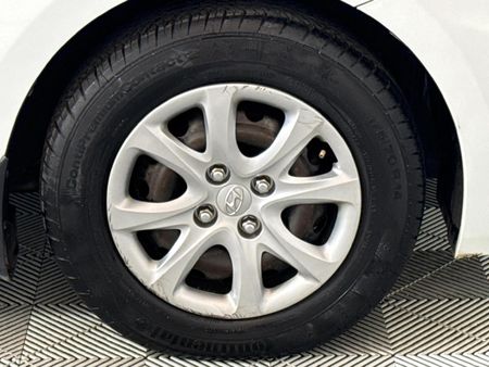 2012-Hyundai-Accent-16-GLS-Fluid-Auto_4