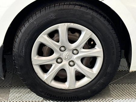 2012-Hyundai-Accent-16-GLS-Fluid-Auto_5