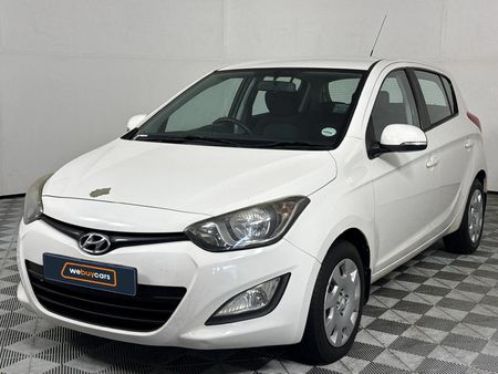 2014-Hyundai-i20-14-Fluid_0