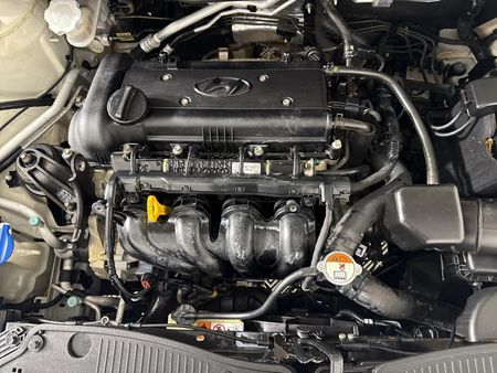 2014-Hyundai-i20-14-Fluid_10