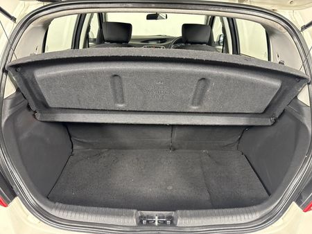 2014-Hyundai-i20-14-Fluid_11