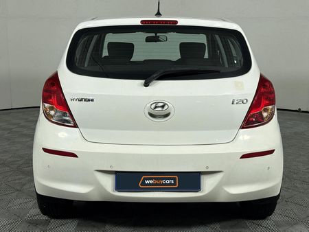 2014-Hyundai-i20-14-Fluid_15