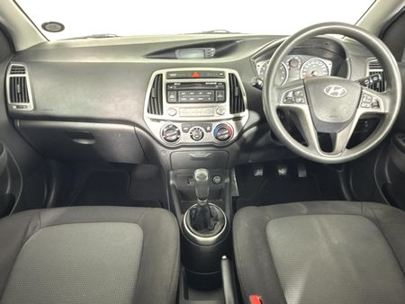 2014-Hyundai-i20-14-Fluid_1