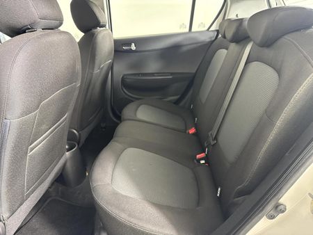 2014-Hyundai-i20-14-Fluid_2