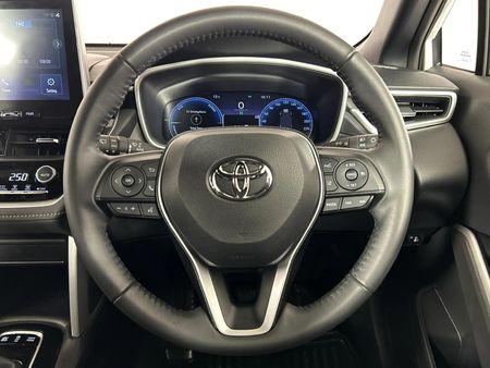 2025-Toyota-Corolla-Cross-18-XR-Hybrid_12