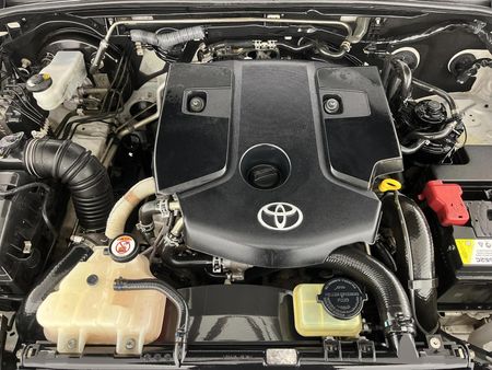 2019-Toyota-Hilux-24-GD-6-Raised-Body-SRX-Auto-Extended-Cab_12