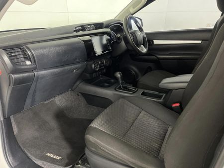 2019-Toyota-Hilux-24-GD-6-Raised-Body-SRX-Auto-Extended-Cab_7