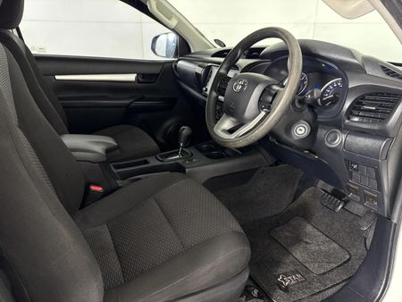 2019-Toyota-Hilux-24-GD-6-Raised-Body-SRX-Auto-Extended-Cab_8