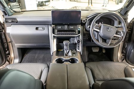 2026-Toyota-Land-Cruiser-300-V6-33D-ZX_9