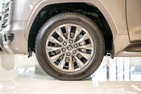 2026-Toyota-Land-Cruiser-300-V6-33D-ZX_4